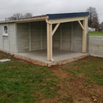 Abri de jardin en béton aspect bois 1 pente avec auvent Abri de jardin en béton aspect bois 1 pente avec auvent